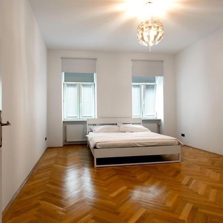 3-Bedroom Apartment In Central Vienna Exterior photo