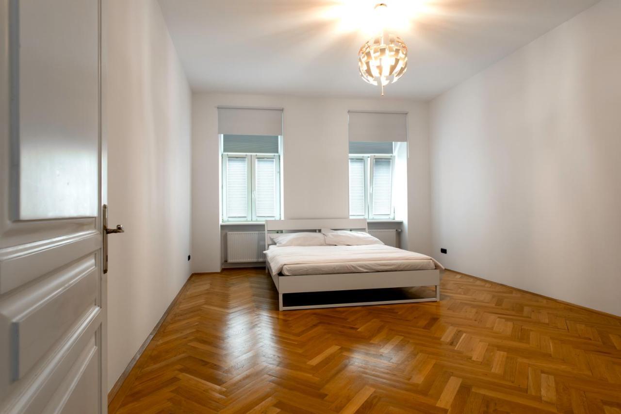 3-Bedroom Apartment In Central Vienna Exterior photo
