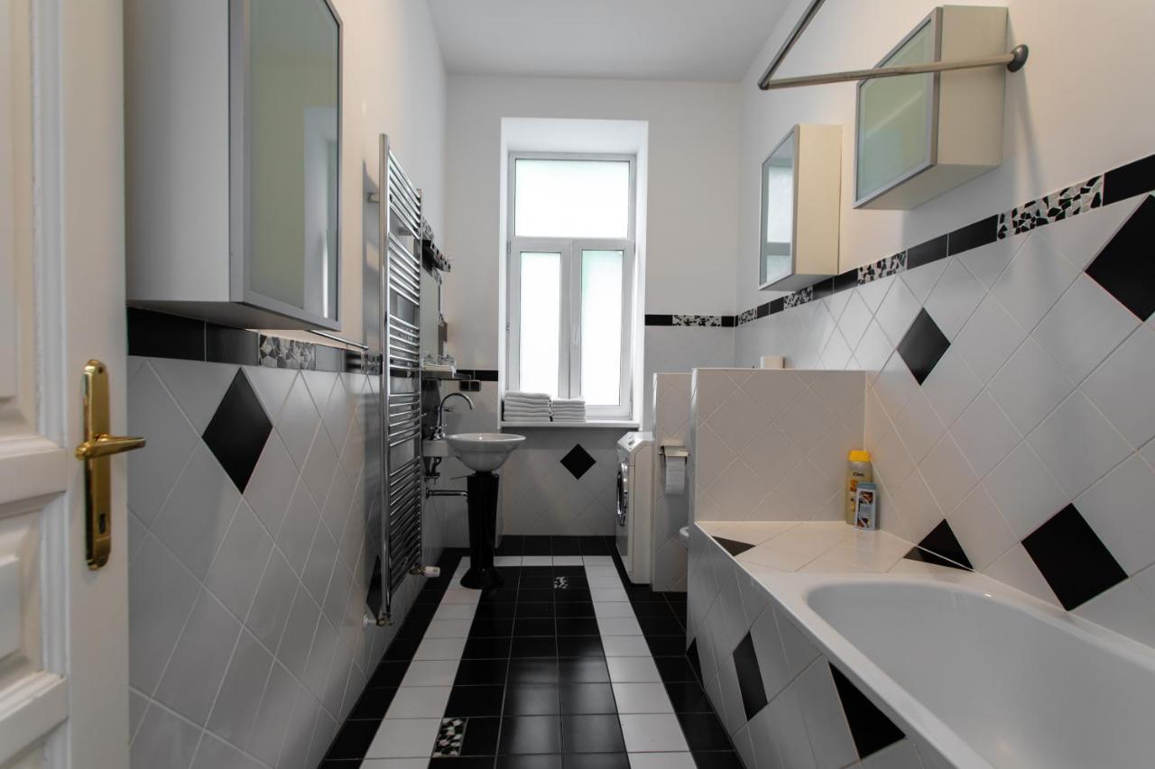 3-Bedroom Apartment In Central Vienna Exterior photo